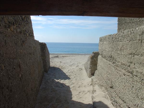 Sbocco del sottopassaggio in spiaggia: Reggio Calabria