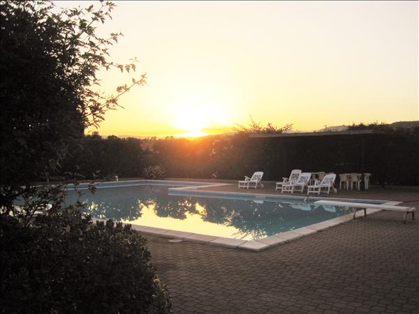 Il tramonto sulla piscina: Reggio Calabria